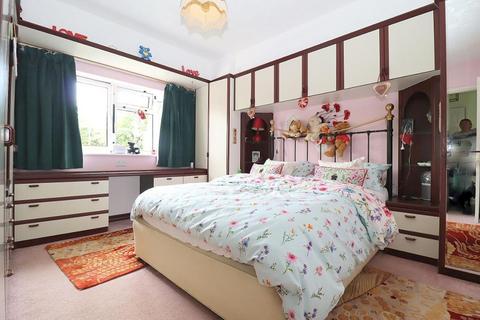 4 bedroom detached house for sale, Blakeney Drive, Luton, LU2