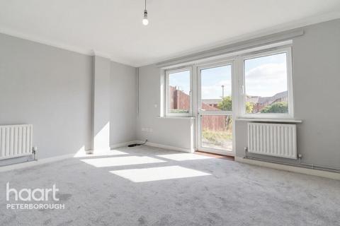 4 bedroom townhouse to rent, Eagle Way, PETERBOROUGH