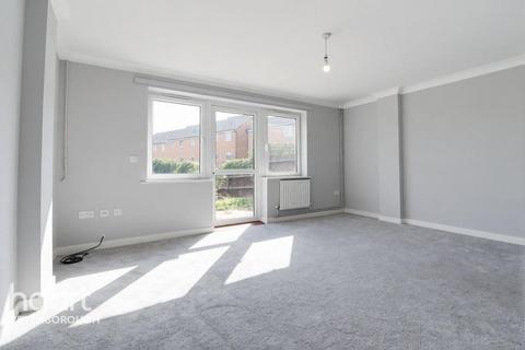 4 bedroom townhouse to rent, Eagle Way, PETERBOROUGH