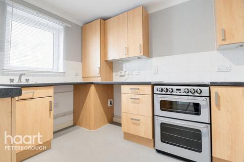 4 bedroom townhouse to rent, Eagle Way, PETERBOROUGH