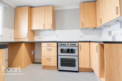 4 bedroom townhouse to rent, Eagle Way, PETERBOROUGH