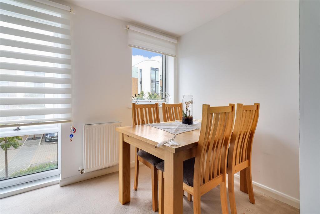 Apartment in Cambridge - View 3