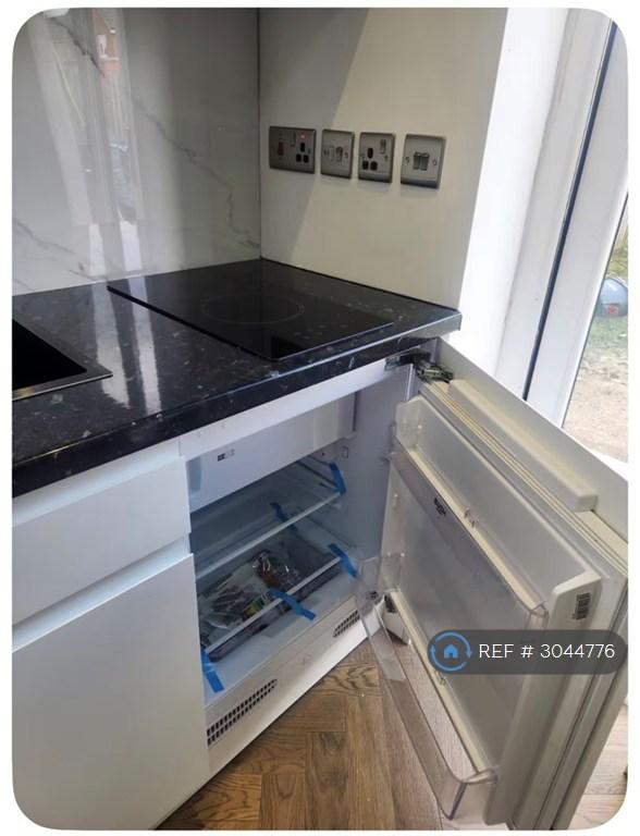 Apartment in Leeds, Meadowgate Point, Manston - View 2