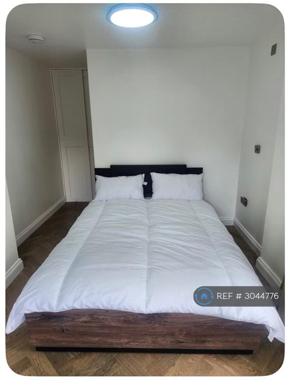 Apartment in Leeds, Meadowgate Point, Manston - More