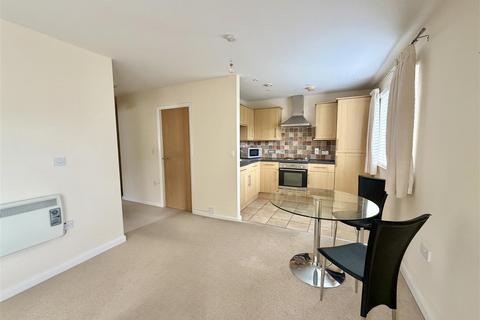 2 bedroom flat for sale, 3 Radbrook Hall Court, Shrewsbury, SY3 9AF