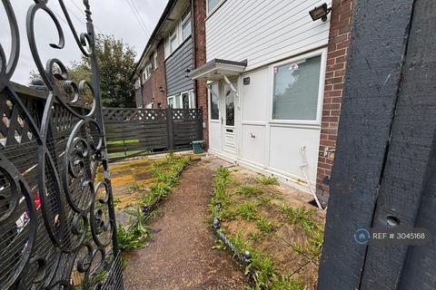 3 bedroom semi-detached house to rent, Oaklands Road, Salford, M7