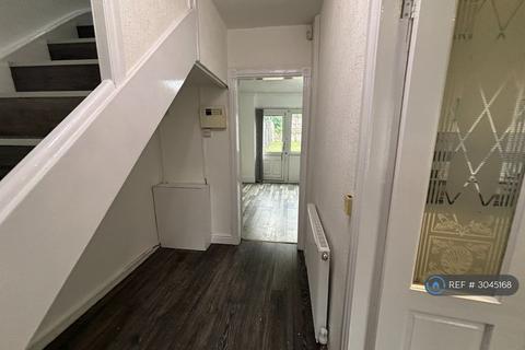 3 bedroom semi-detached house to rent, Oaklands Road, Salford, M7