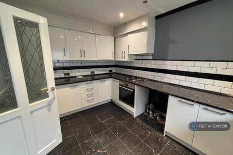 3 bedroom semi-detached house to rent, Oaklands Road, Salford, M7