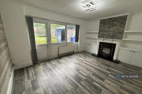 3 bedroom semi-detached house to rent, Oaklands Road, Salford, M7