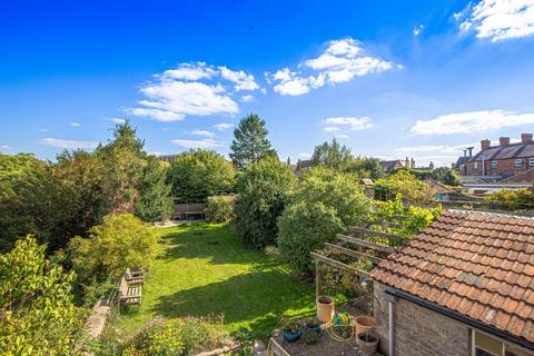 6 bedroom terraced house for sale, Gloucester Road, Malmesbury, SN16
