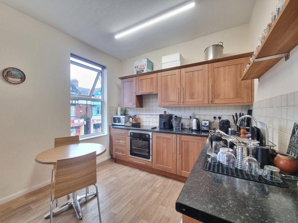 Apartment in Leicester, Clarendon Park - View 4