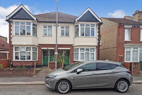 3 bedroom flat to rent, Westward Road, London, E4