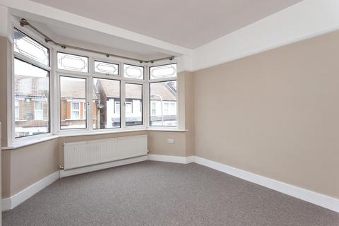 3 bedroom flat to rent, Westward Road, London, E4