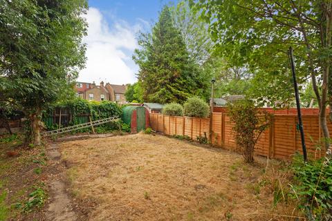3 bedroom flat to rent, Westward Road, London, E4