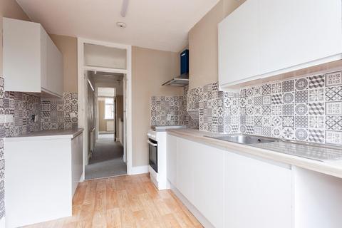 3 bedroom flat to rent, Westward Road, London, E4
