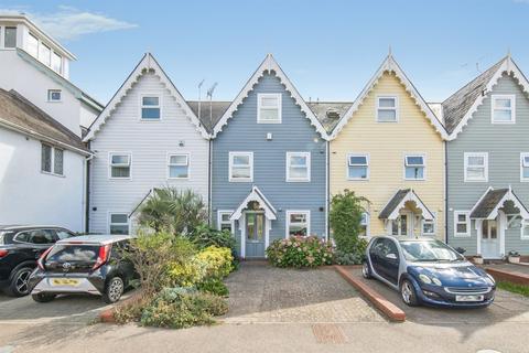 4 bedroom end of terrace house for sale, Green Lane, Walton On The Naze
