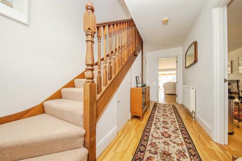 4 bedroom end of terrace house for sale, Green Lane, Walton On The Naze