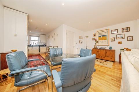 4 bedroom end of terrace house for sale, Green Lane, Walton On The Naze