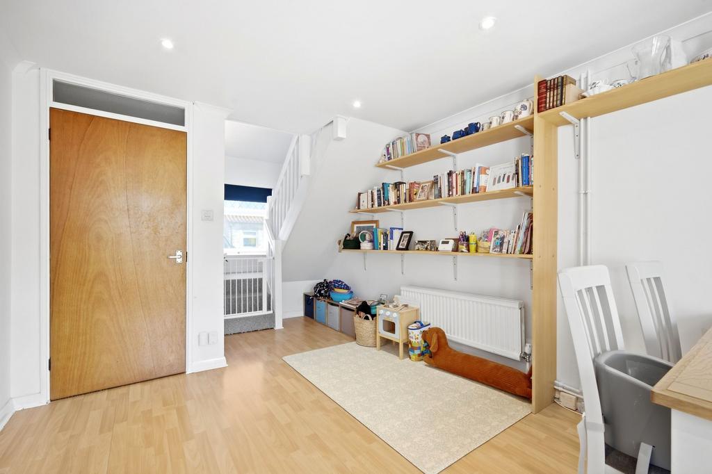 House in Cambridge, Barnwell - More