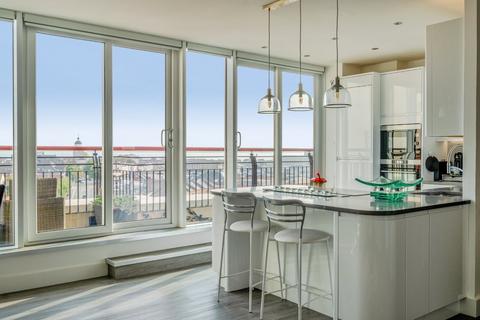 3 bedroom penthouse for sale, Penthouse Apartment, The Canalside, Portsmouth PO1