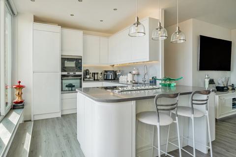 3 bedroom penthouse for sale, Penthouse Apartment, The Canalside, Portsmouth PO1