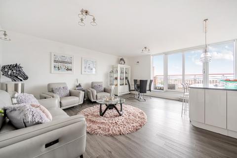 3 bedroom penthouse for sale, Penthouse Apartment, The Canalside, Portsmouth PO1
