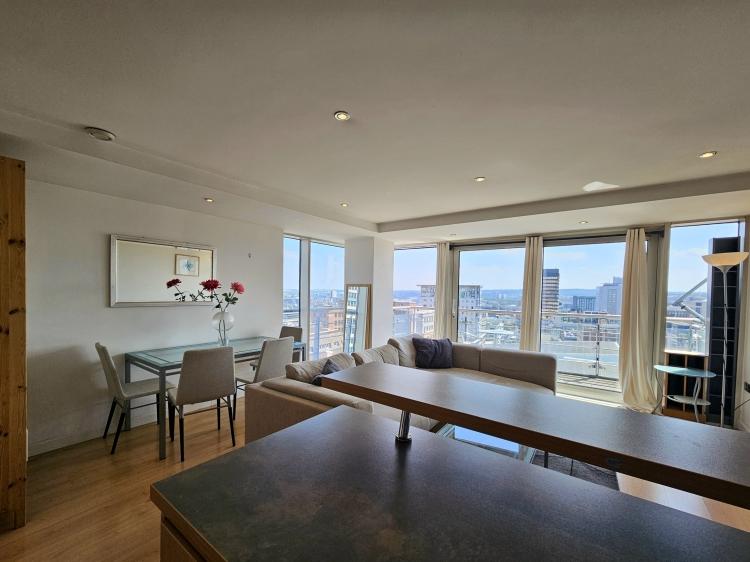 Apartment in Leeds, West Yorkshire - View 2