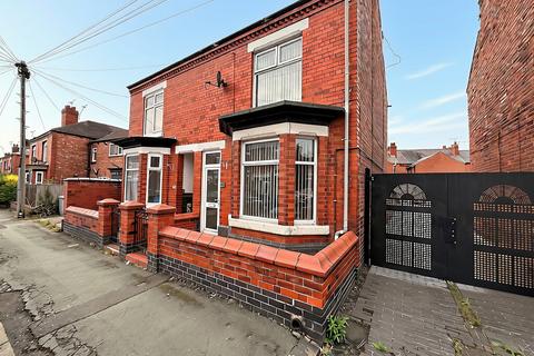 2 bedroom end of terrace house to rent, Ernest St, Crewe