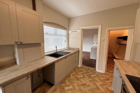 2 bedroom end of terrace house to rent, Ernest St, Crewe