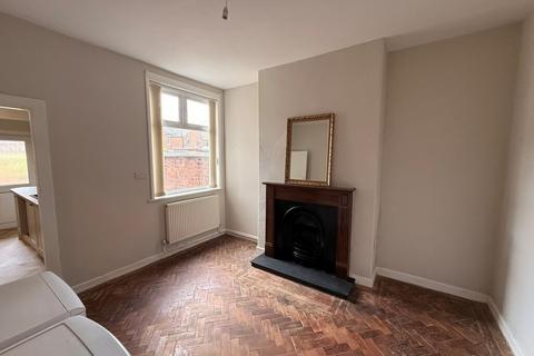 2 bedroom end of terrace house to rent, Ernest St, Crewe