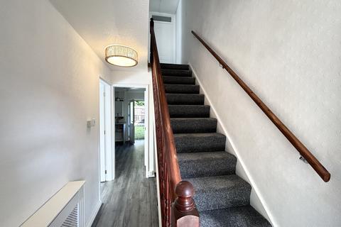 2 bedroom semi-detached house to rent, Athens Drive, Manchester, M28
