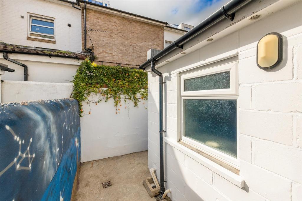 House in Brighton - View 5