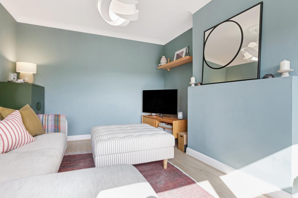 Apartment in Dennistoun - More