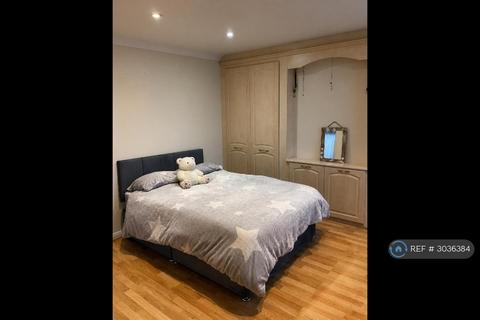 1 bedroom in a house share to rent, Lynmouth Avenue, Enfield, EN1