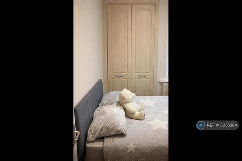 1 bedroom in a house share to rent, Lynmouth Avenue, Enfield, EN1