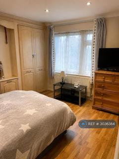 1 bedroom in a house share to rent, Lynmouth Avenue, Enfield, EN1