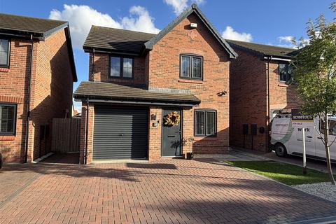 3 bedroom detached house for sale, Houlder Drive, Howden, Goole