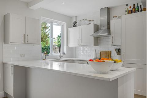 5 bedroom end of terrace house for sale, Forde Avenue, Bromley, Kent
