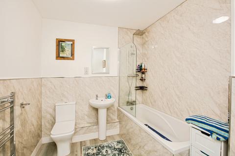 2 bedroom flat for sale, Garden Street North, Halifax, West Yorkshire, HX3
