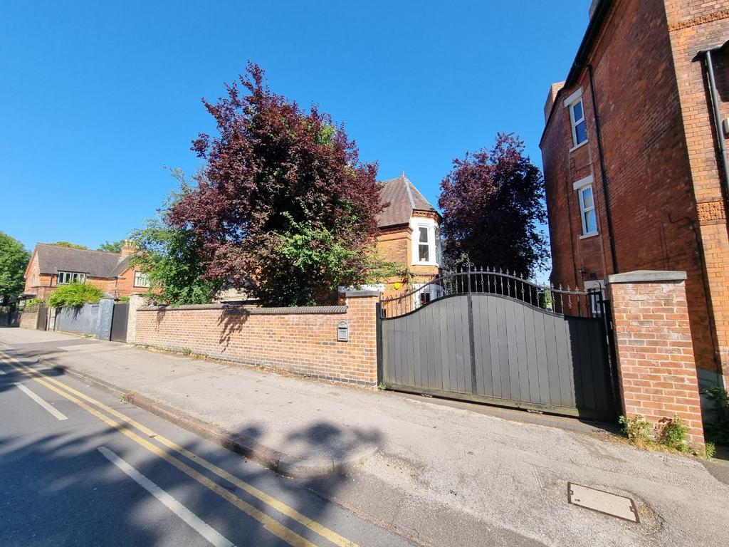 House in Nottingham, Mapperley Park - View 2