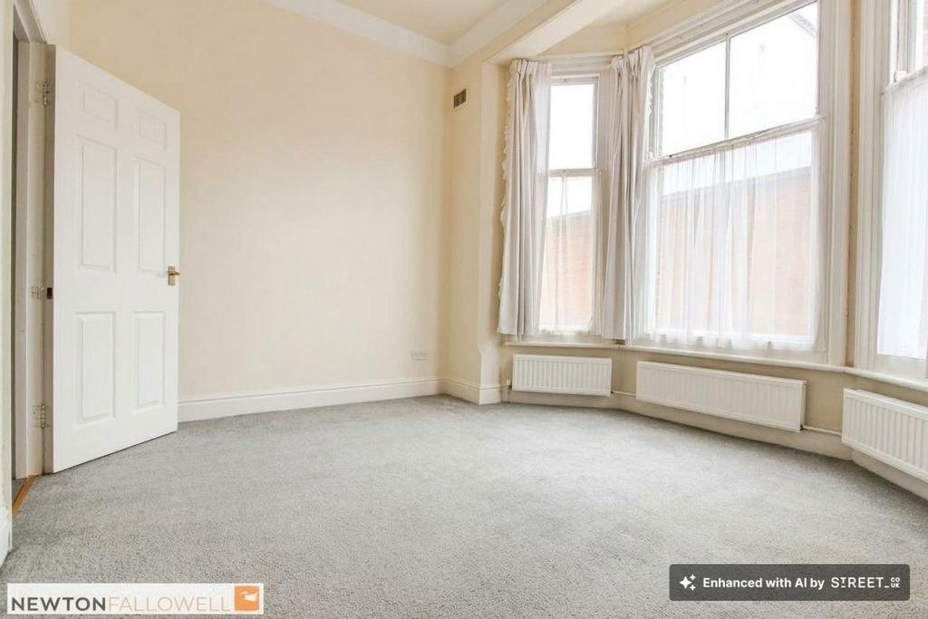 Apartment in Leicester, Clarendon Park - View 4