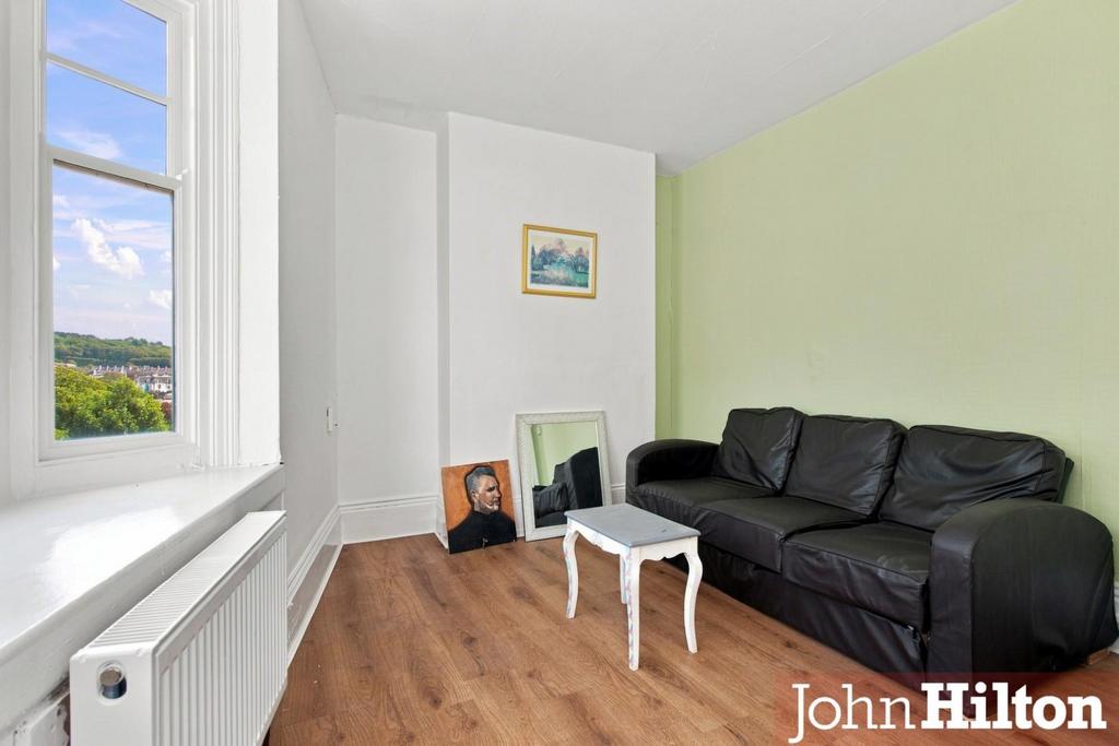 Apartment in Brighton, Queen's Park - More
