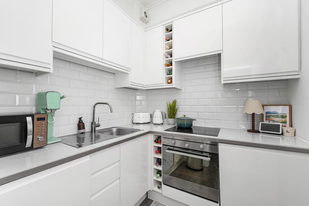 Apartment in Edinburgh - View 4