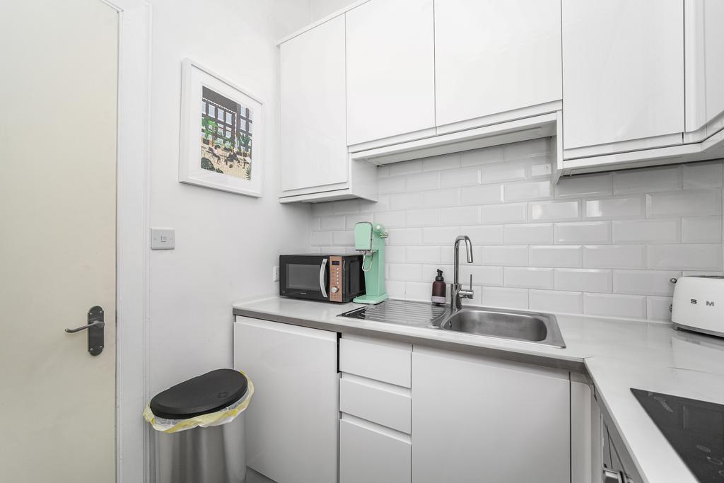 Apartment in Edinburgh - View 5
