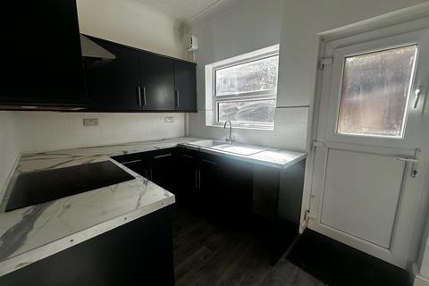 2 bedroom terraced house to rent, De Lacy Street, Ashton-On-Ribble, Preston