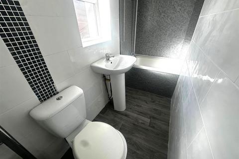 2 bedroom terraced house to rent, De Lacy Street, Ashton-On-Ribble, Preston