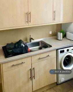 4 bedroom flat to rent, St. Pauls Way, London, E3