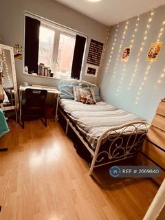 4 bedroom flat to rent, St. Pauls Way, London, E3
