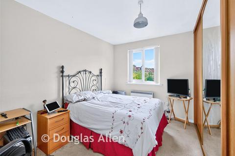 2 bedroom apartment for sale, Overton Drive, Romford RM6