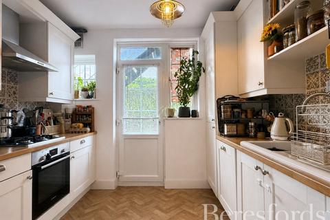 2 bedroom apartment for sale, Upminster Road, Hornchurch, RM11